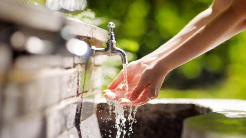 Población vulnerable de Colombia podría tener servicio de agua gratis.